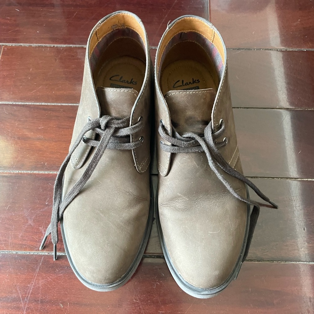Clarks men’s boots shoes leathery cushion sole sz 7